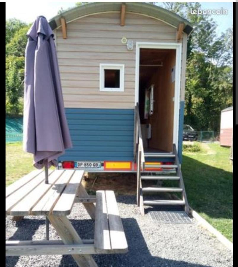 Logement Insolite Au Coeur De L'Auvergne Rochefort-Montagne Exterior photo