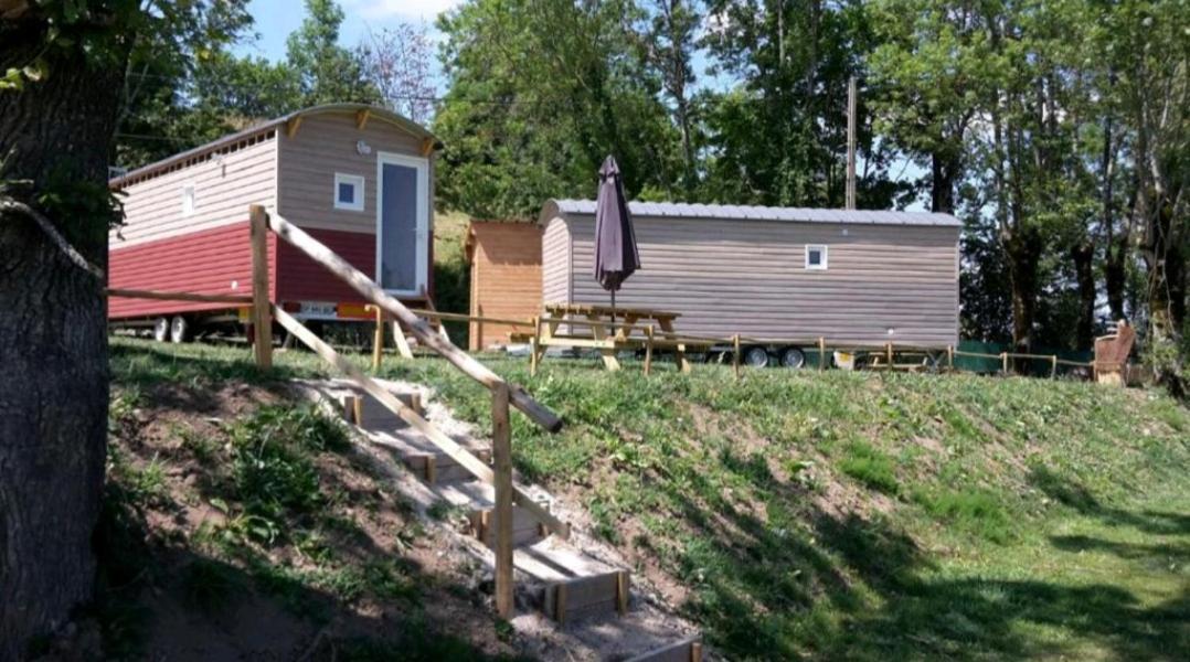 Logement Insolite Au Coeur De L'Auvergne Rochefort-Montagne Exterior photo